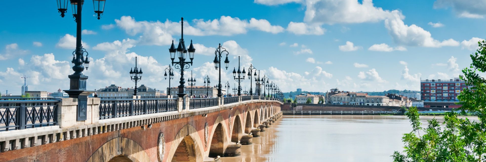 Pont sur la Garonne à Bordeaux