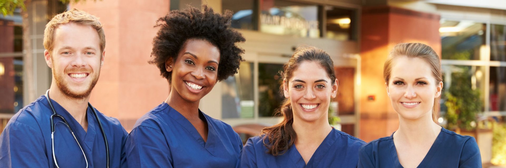 Trois infirmières et un infirmier