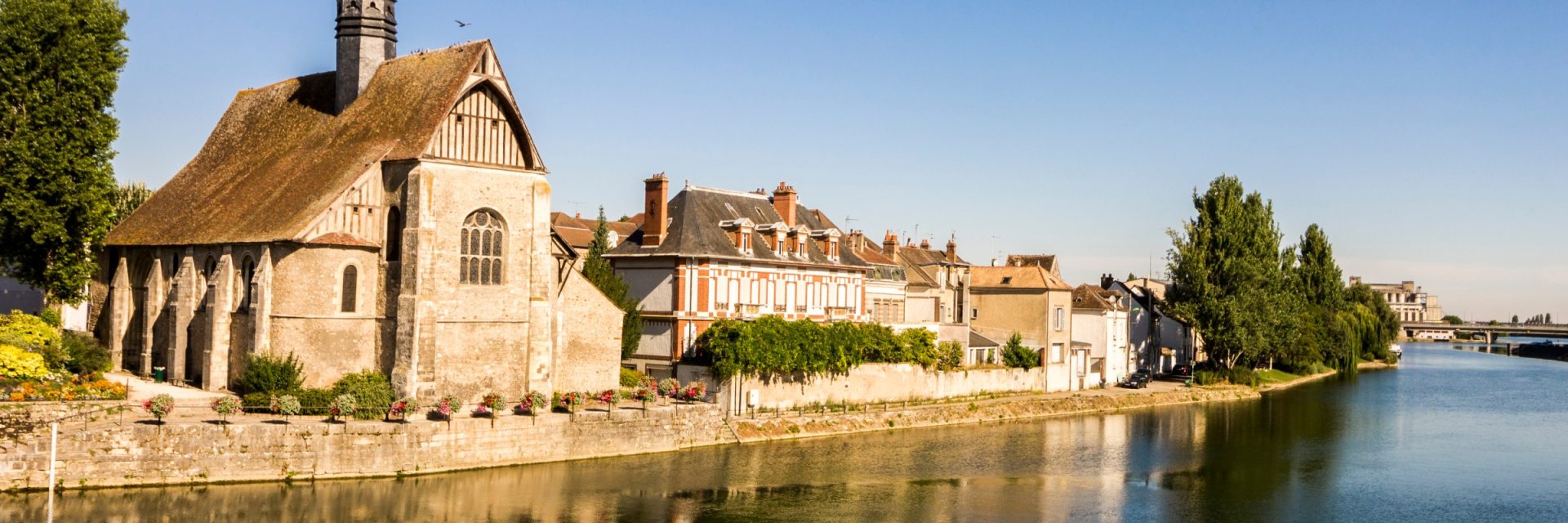 Vue sur l'église de Sens